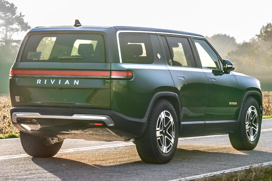 2023 Rivian R1S - Image 4 of 31