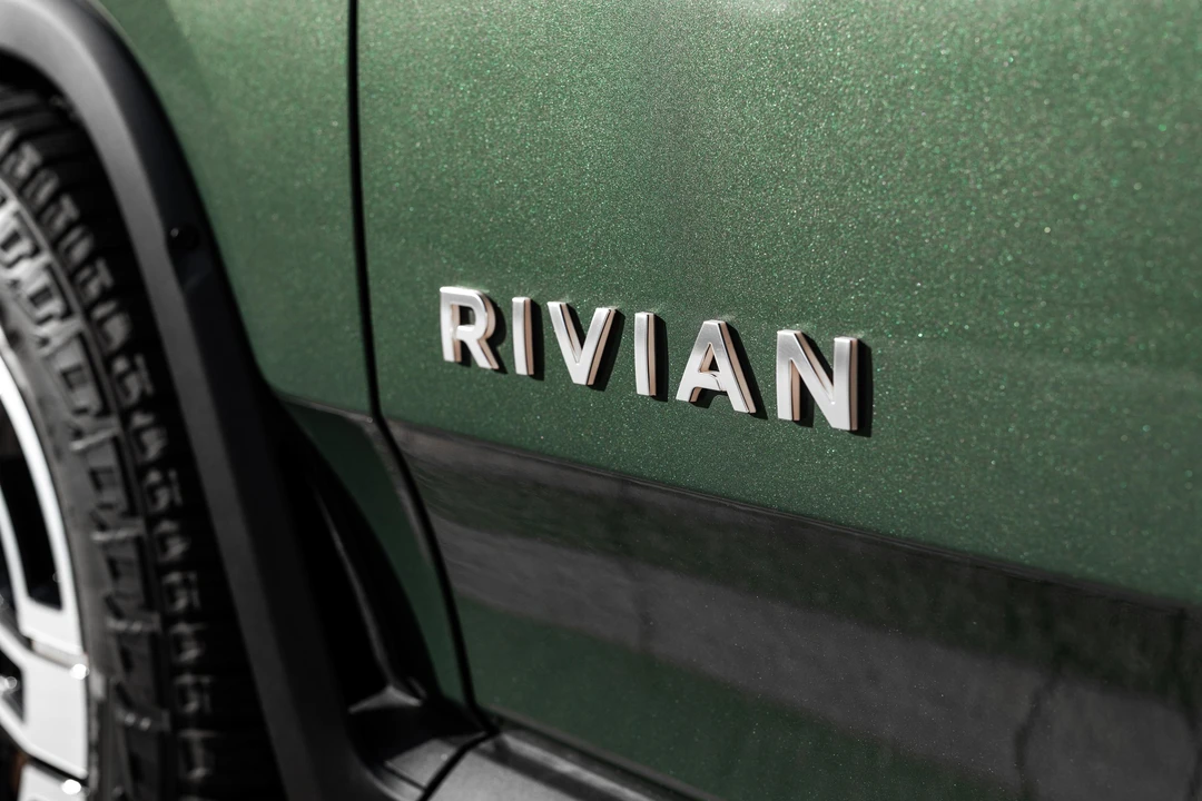 2023 Rivian R1S - Image 13 of 31