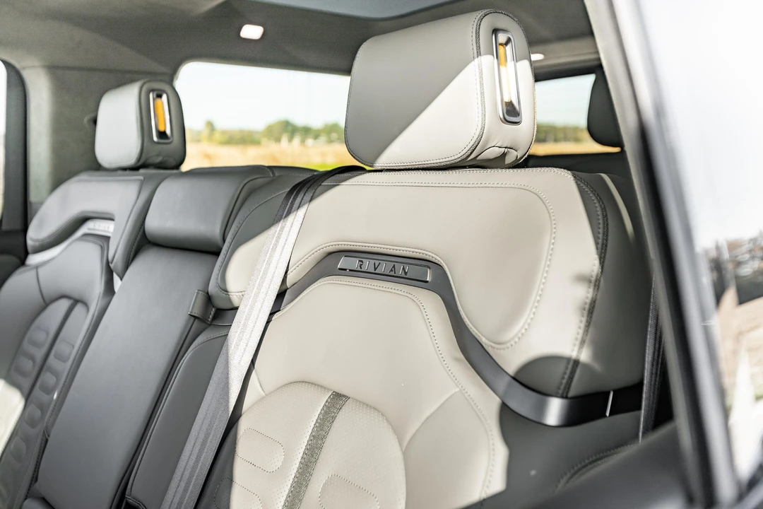 2023 Rivian R1S - Image 29 of 31