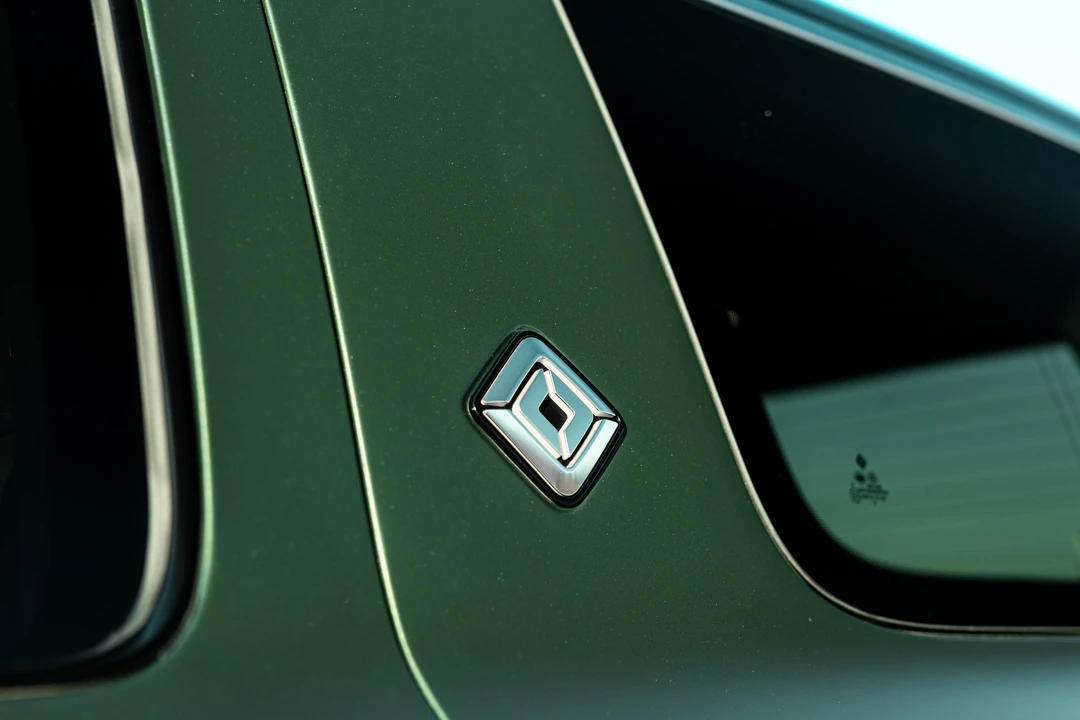 2023 Rivian R1S - Image 14 of 31