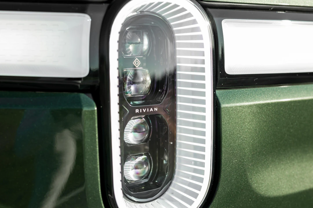 2023 Rivian R1S - Image 10 of 31