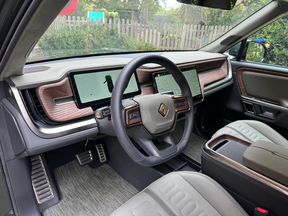 2023 Rivian R1S - Image 31 of 31