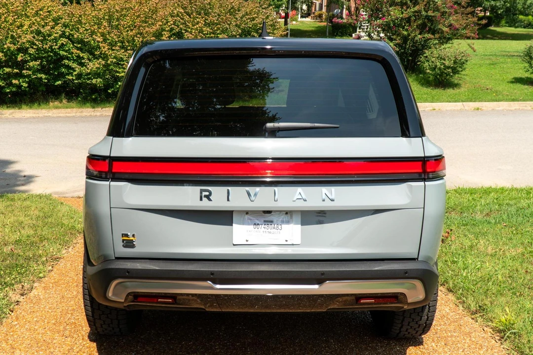 2023 Rivian R1S - Image 5 of 31
