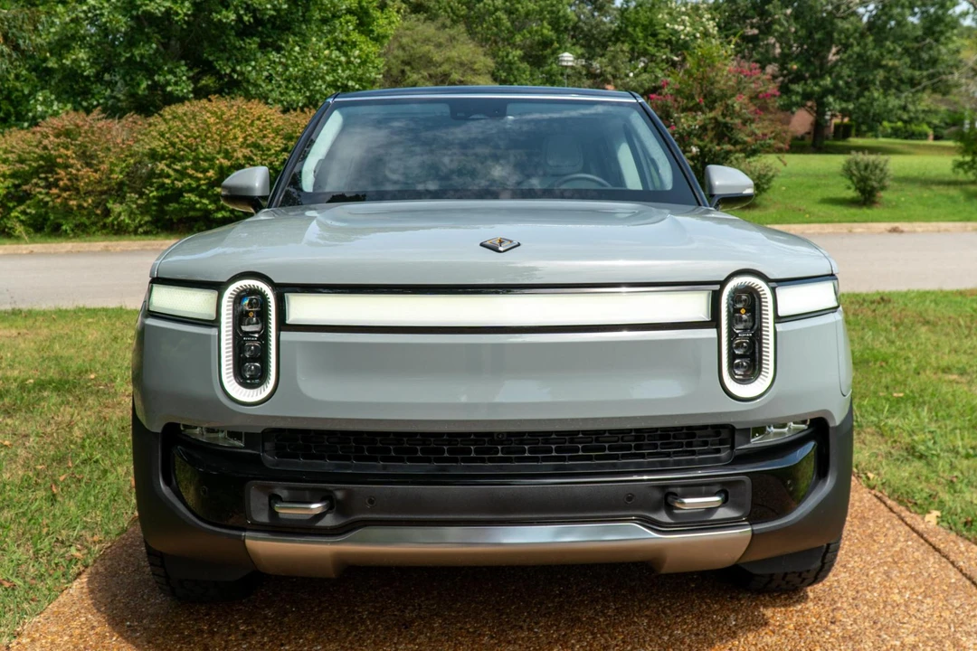 2023 Rivian R1S - Image 2 of 31