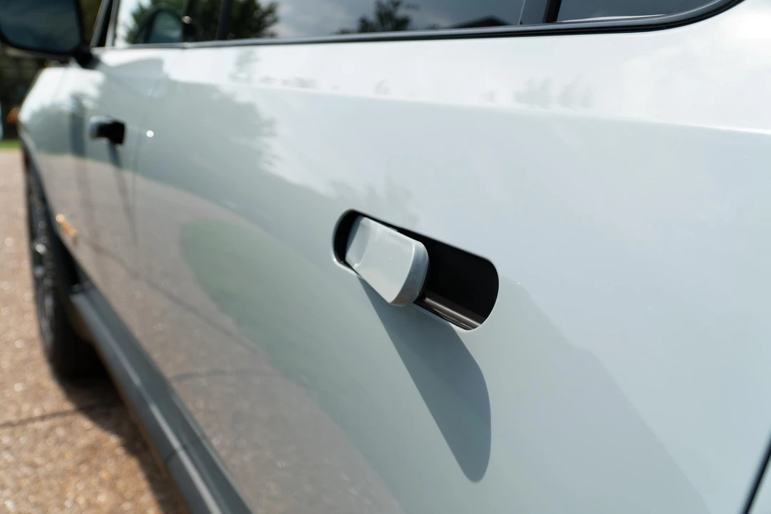 2023 Rivian R1S - Image 24 of 31