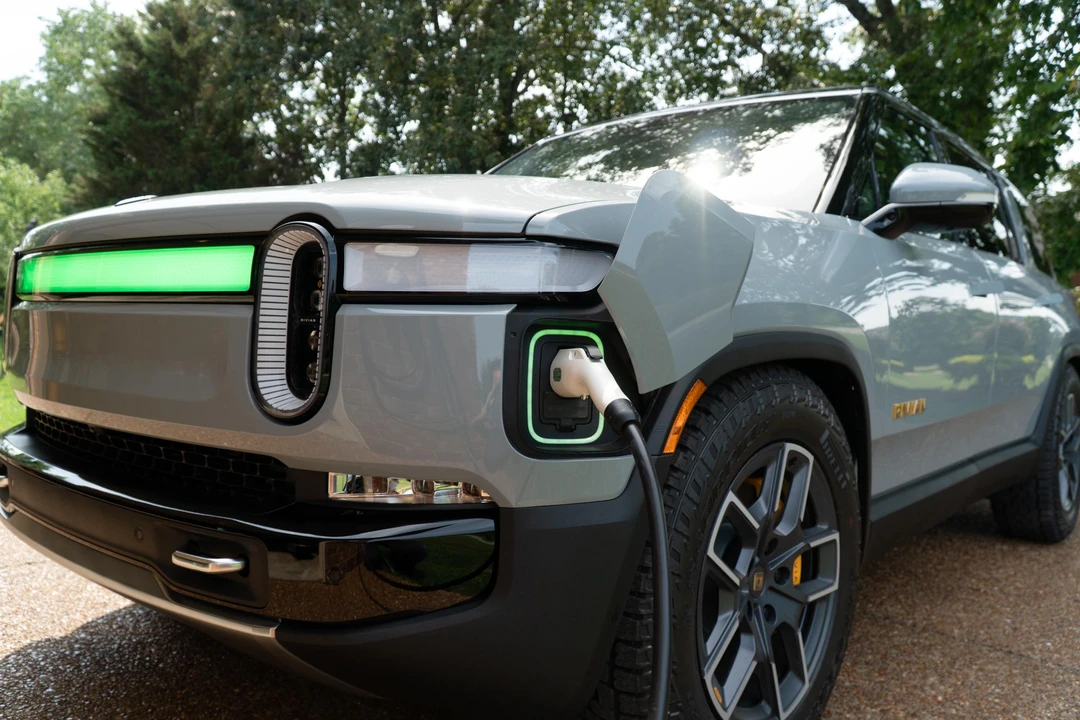 2023 Rivian R1S - Image 22 of 31