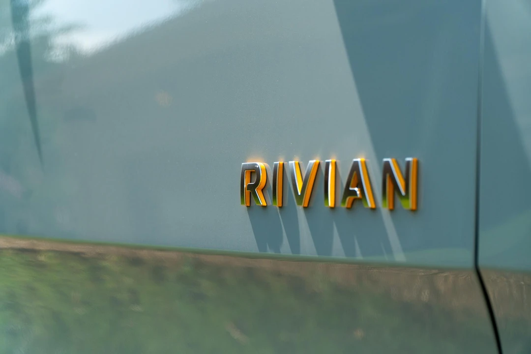 2023 Rivian R1S - Image 30 of 31