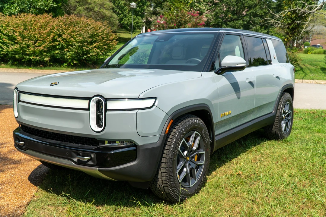 2023 Rivian R1S - Image 8 of 31