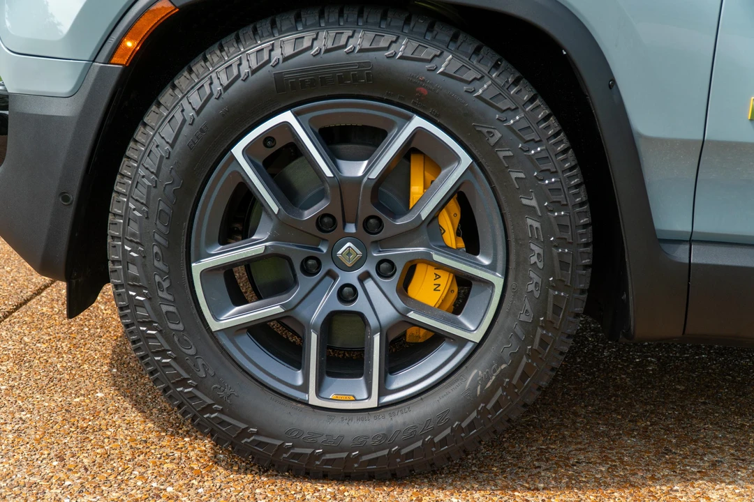 2023 Rivian R1S - Image 31 of 31