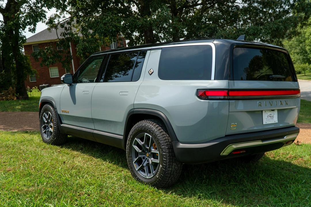 2023 Rivian R1S - Image 13 of 31