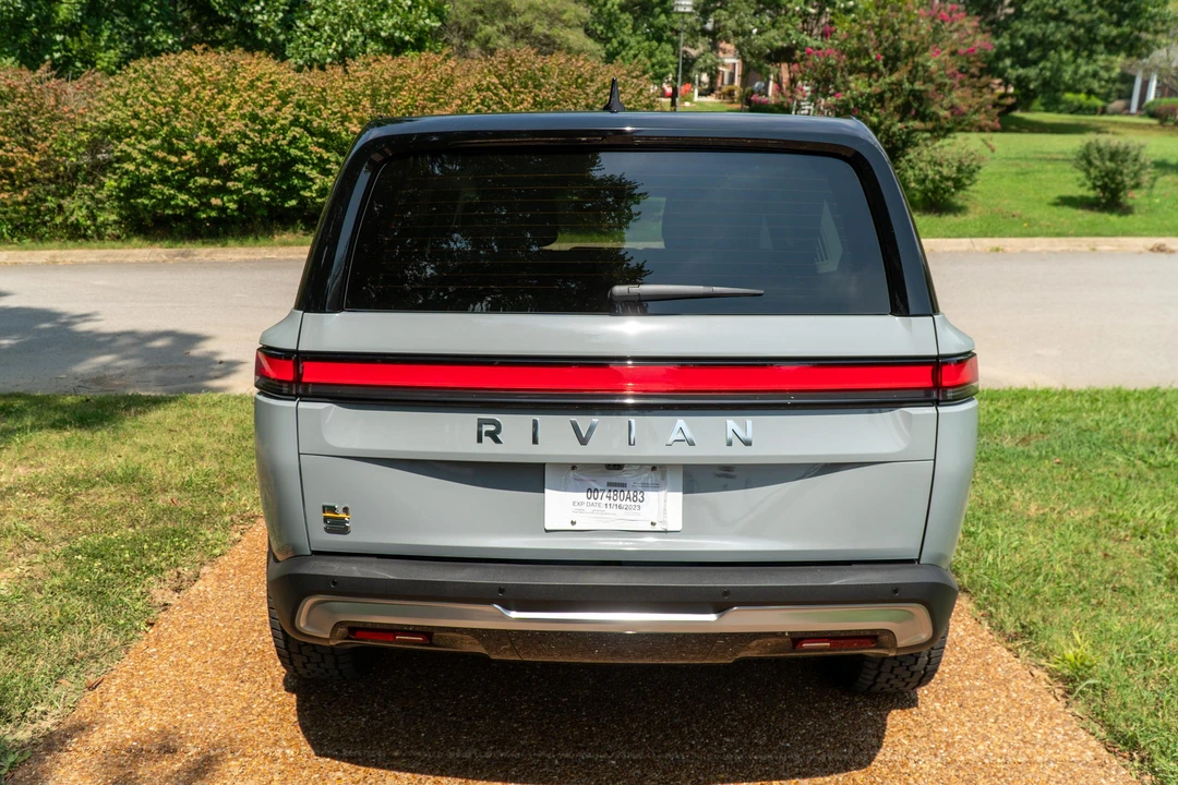 2023 Rivian R1S - Image 14 of 31