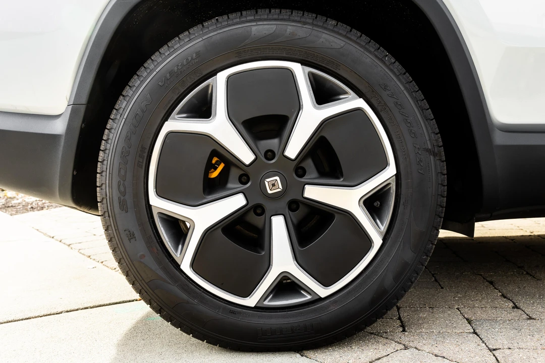 2023 Rivian R1S - Image 31 of 31