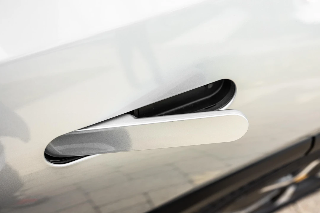2023 Rivian R1S - Image 18 of 31