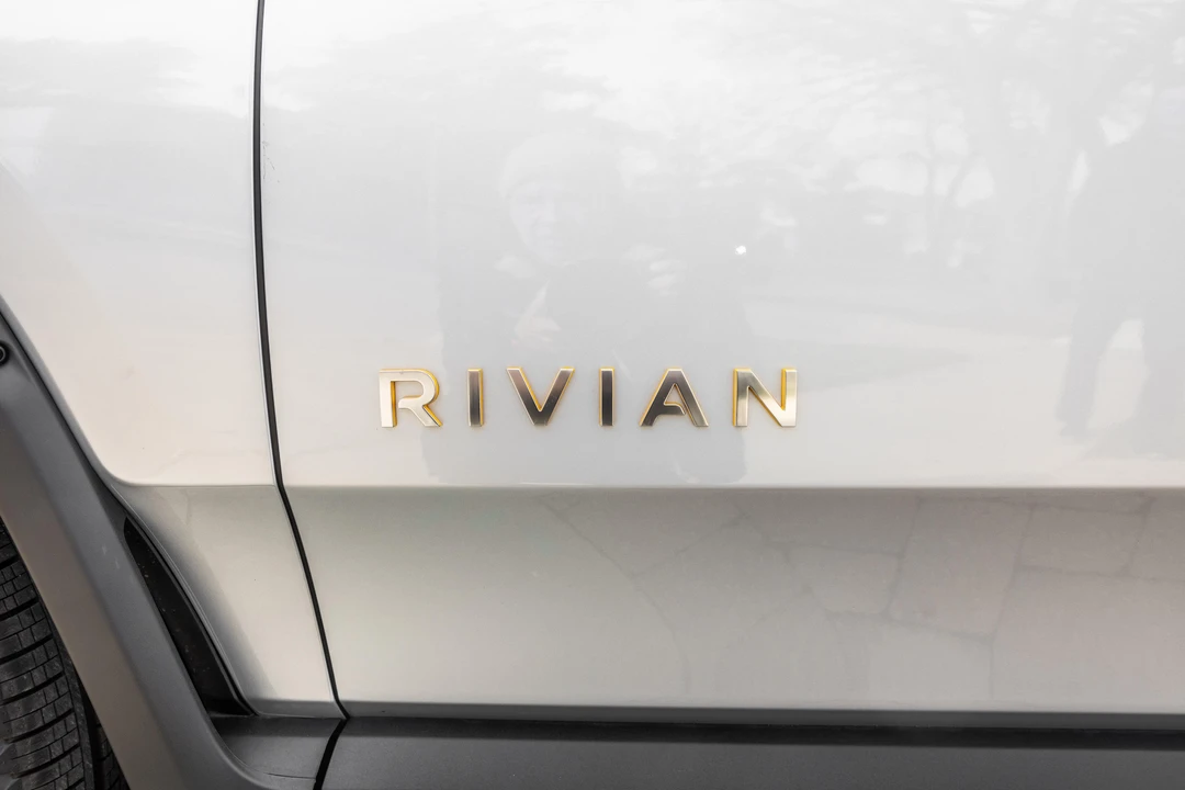 2023 Rivian R1S - Image 16 of 31