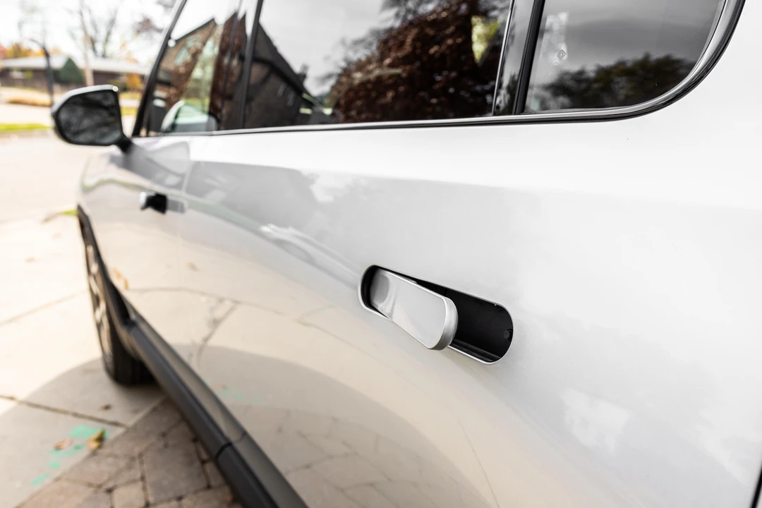 2023 Rivian R1S - Image 17 of 31