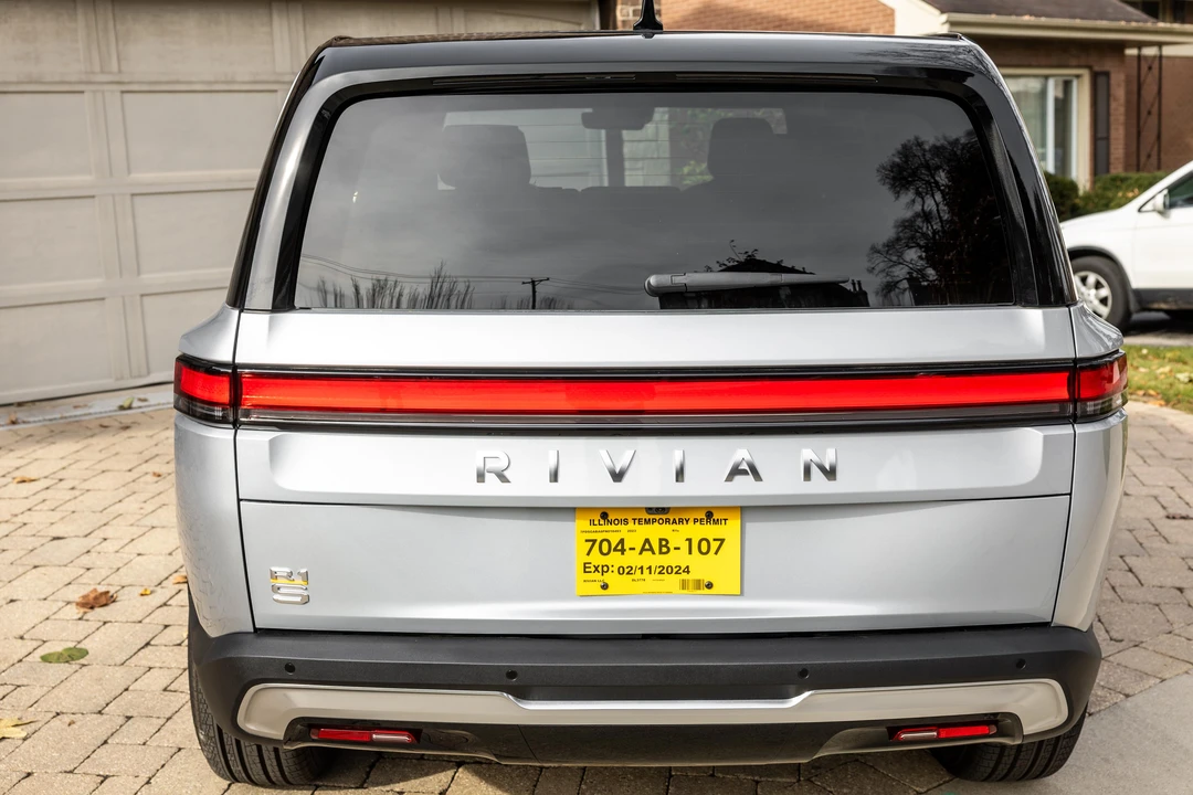 2023 Rivian R1S - Image 5 of 31