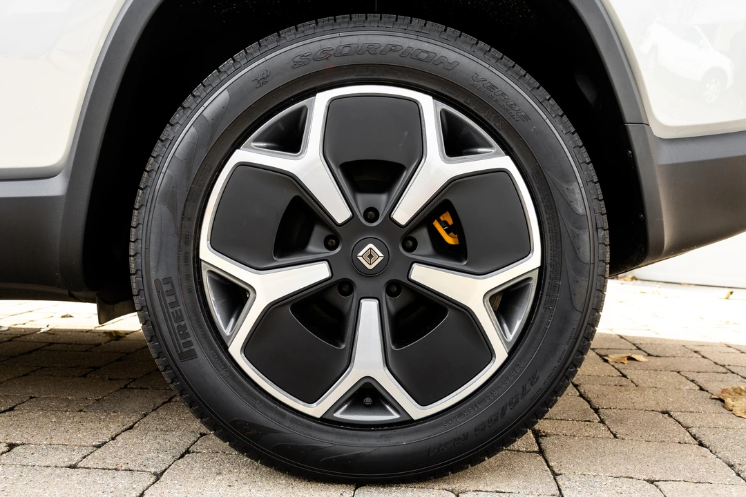 2023 Rivian R1S - Image 30 of 31