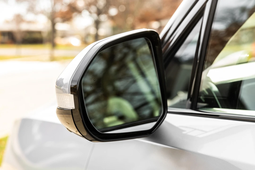 2023 Rivian R1S - Image 15 of 31