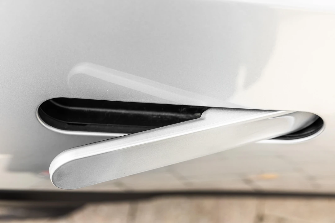 2023 Rivian R1S - Image 25 of 31