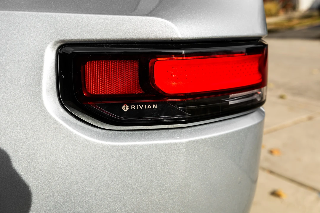 2023 Rivian R1S - Image 21 of 31