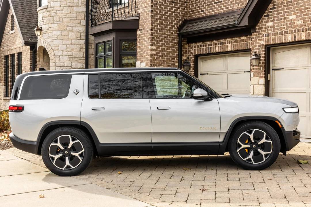 2023 Rivian R1S - Image 3 of 31