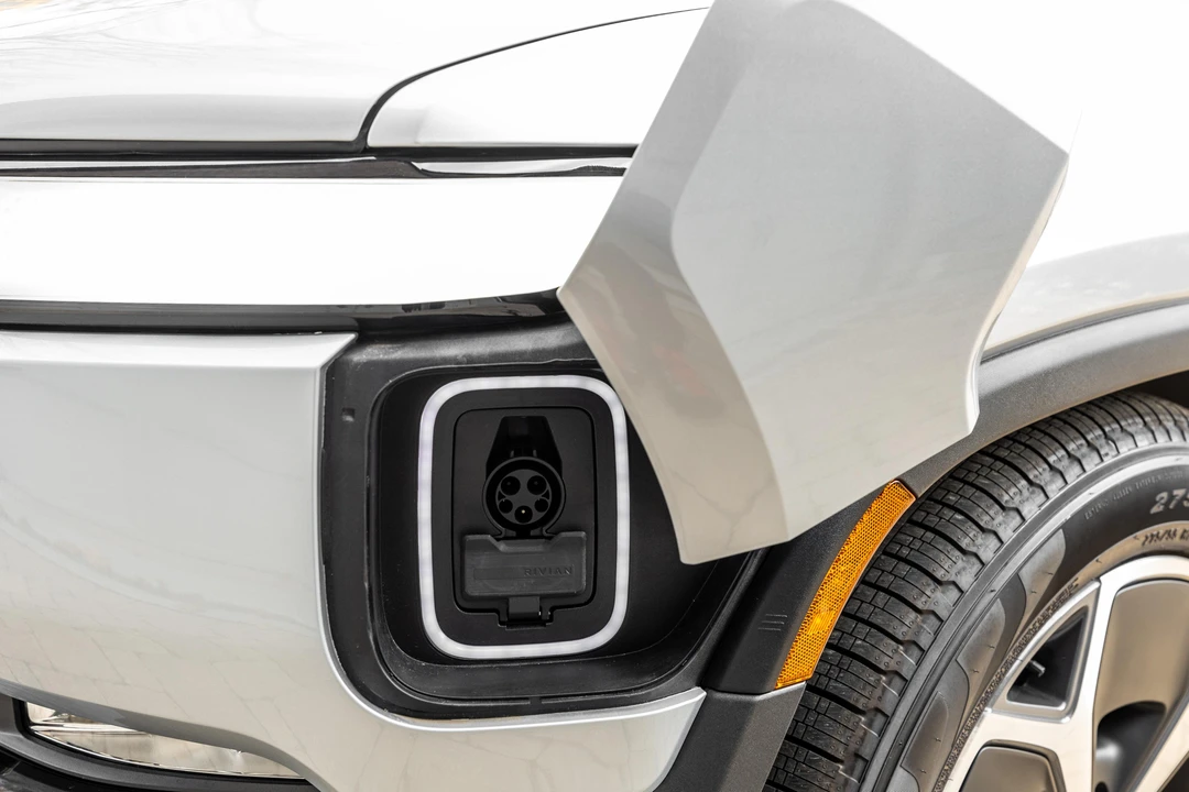 2023 Rivian R1S - Image 11 of 31