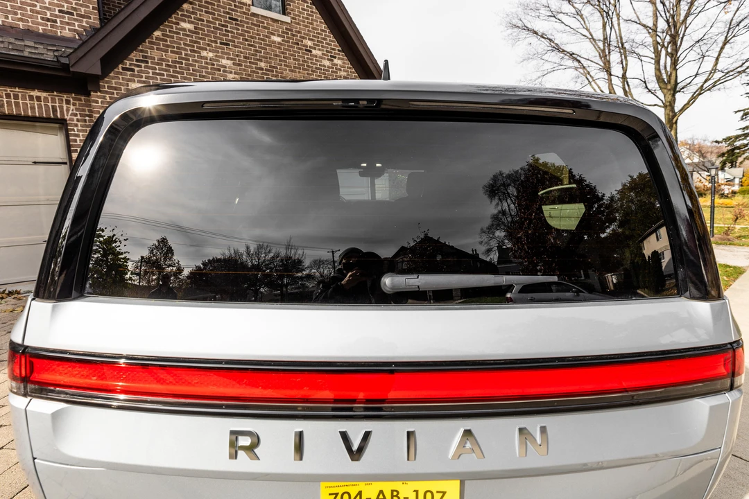 2023 Rivian R1S - Image 22 of 31