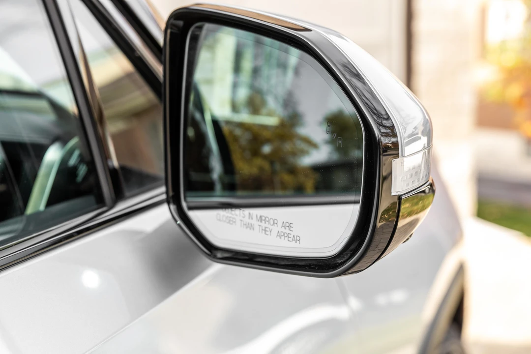 2023 Rivian R1S - Image 26 of 31