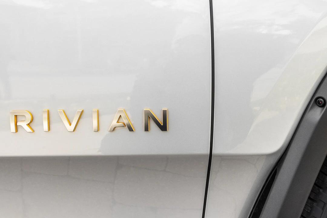 2023 Rivian R1S - Image 24 of 31