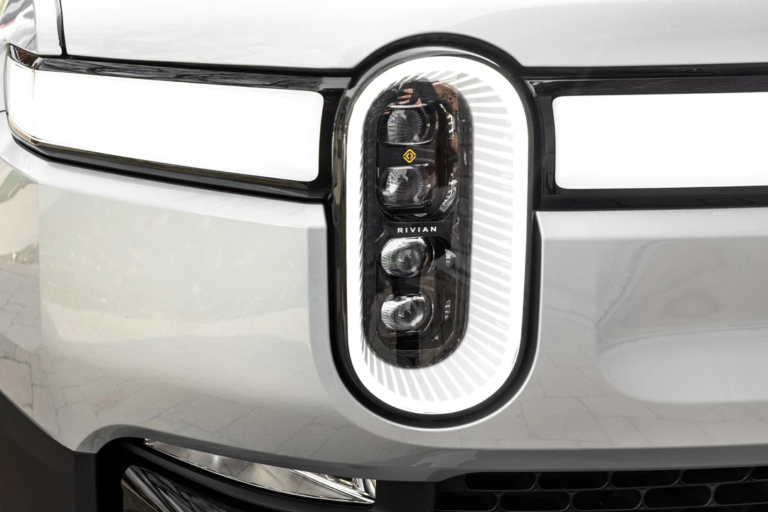 2023 Rivian R1S - Image 28 of 31