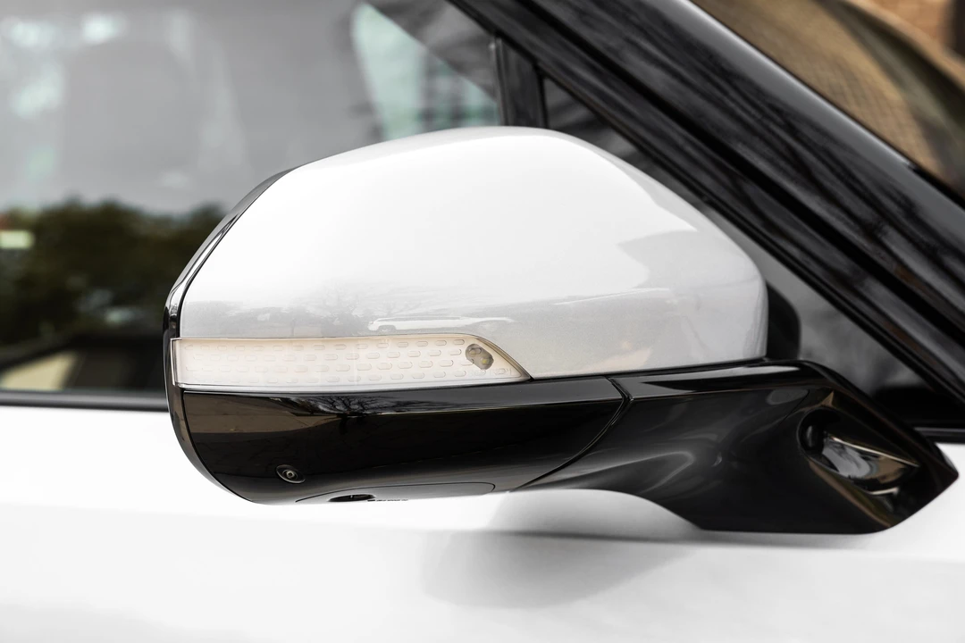 2023 Rivian R1S - Image 27 of 31