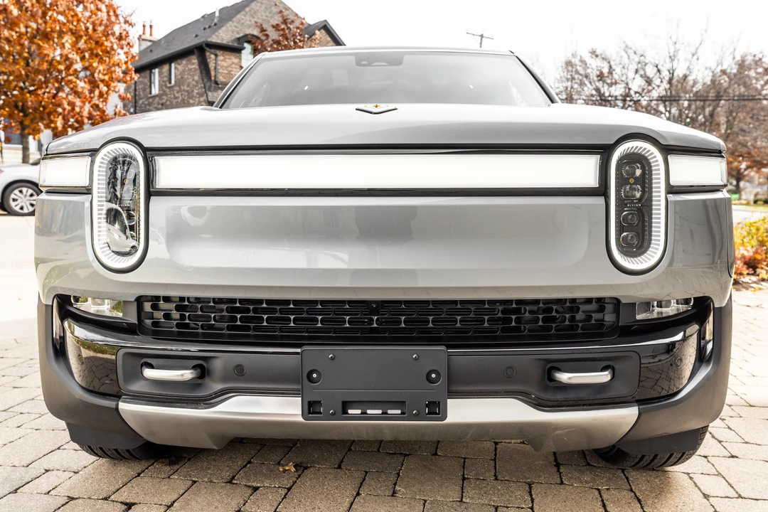 2023 Rivian R1S - Image 9 of 31