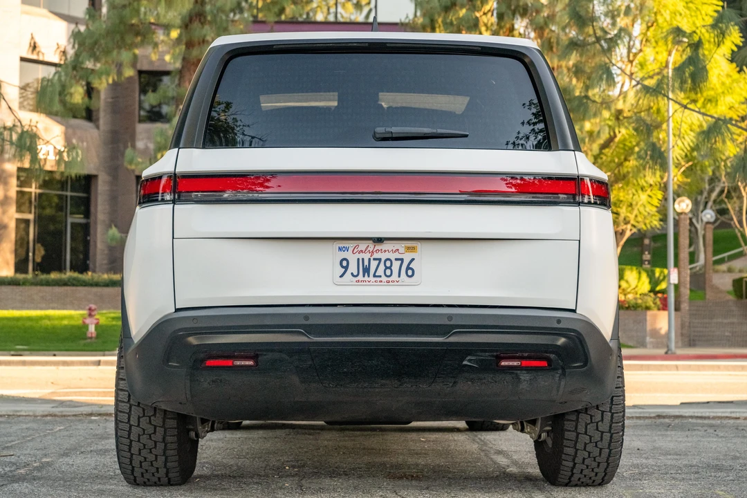 2023 Rivian R1S - Image 5 of 31