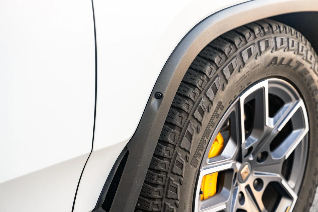 2023 Rivian R1S - Image 30 of 31