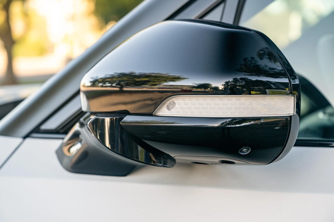 2023 Rivian R1S - Image 23 of 31