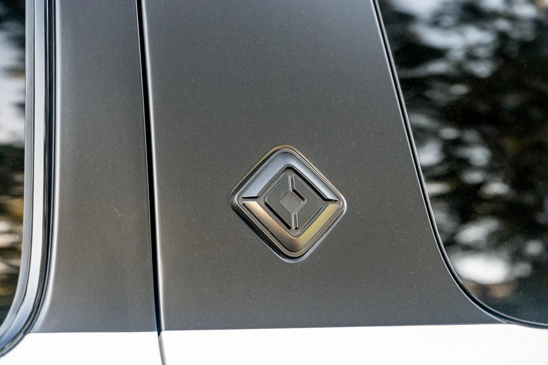2023 Rivian R1S - Image 25 of 31