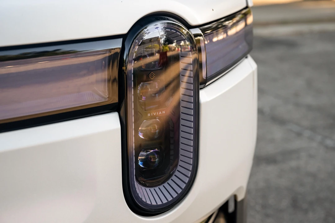 2023 Rivian R1S - Image 13 of 31