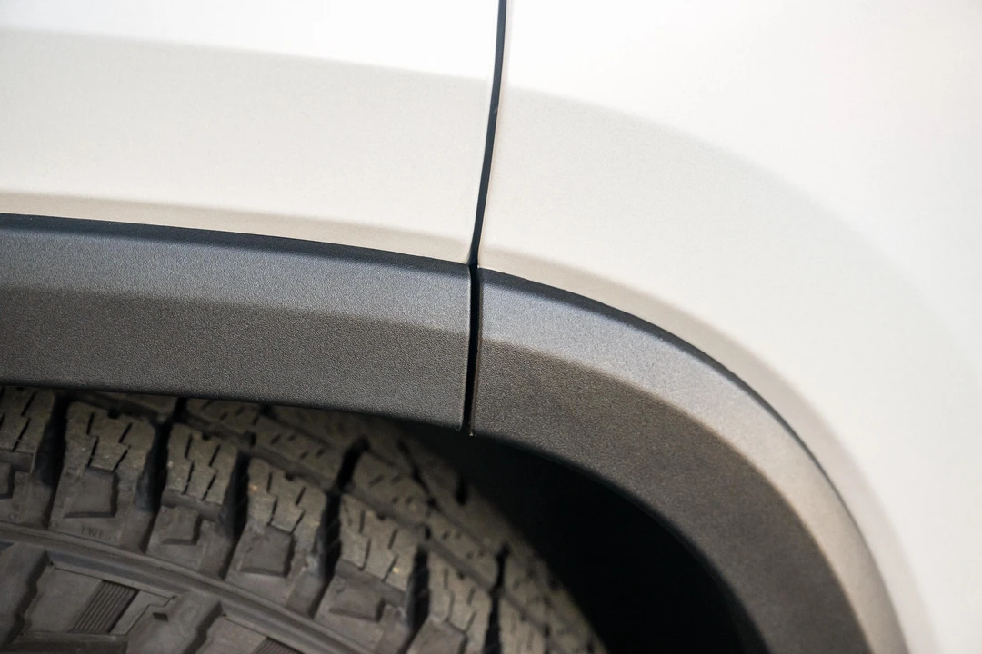 2023 Rivian R1S - Image 31 of 31