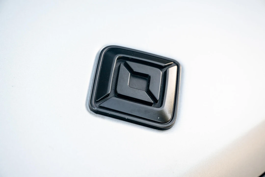 2023 Rivian R1S - Image 12 of 31