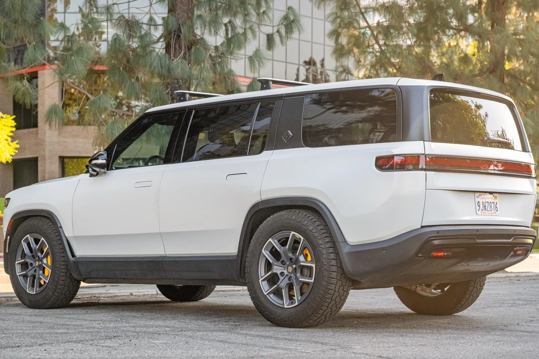 2023 Rivian R1S - Image 4 of 31