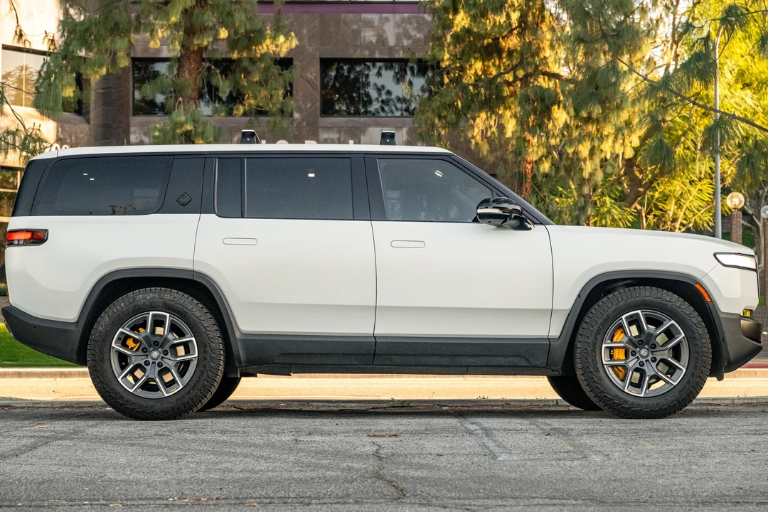 2023 Rivian R1S - Image 3 of 31