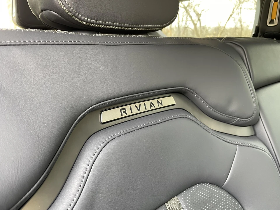 2023 Rivian R1S - Image 28 of 31