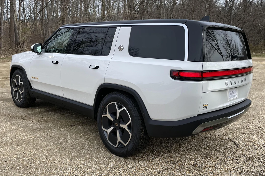 2023 Rivian R1S - Image 4 of 31