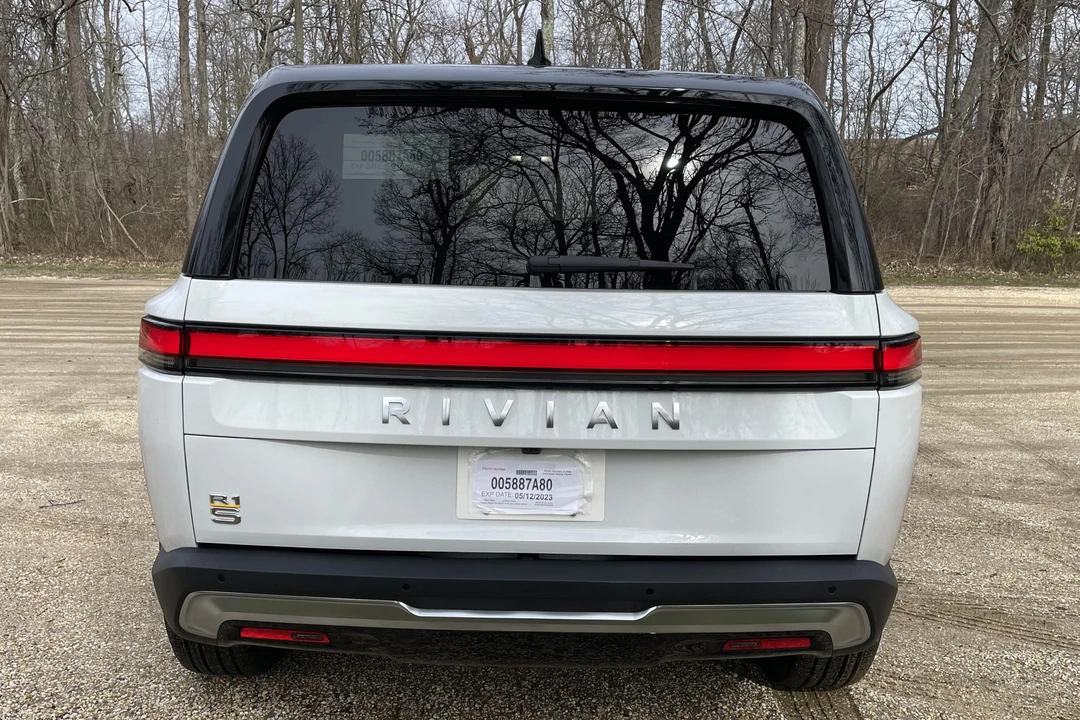 2023 Rivian R1S - Image 5 of 31