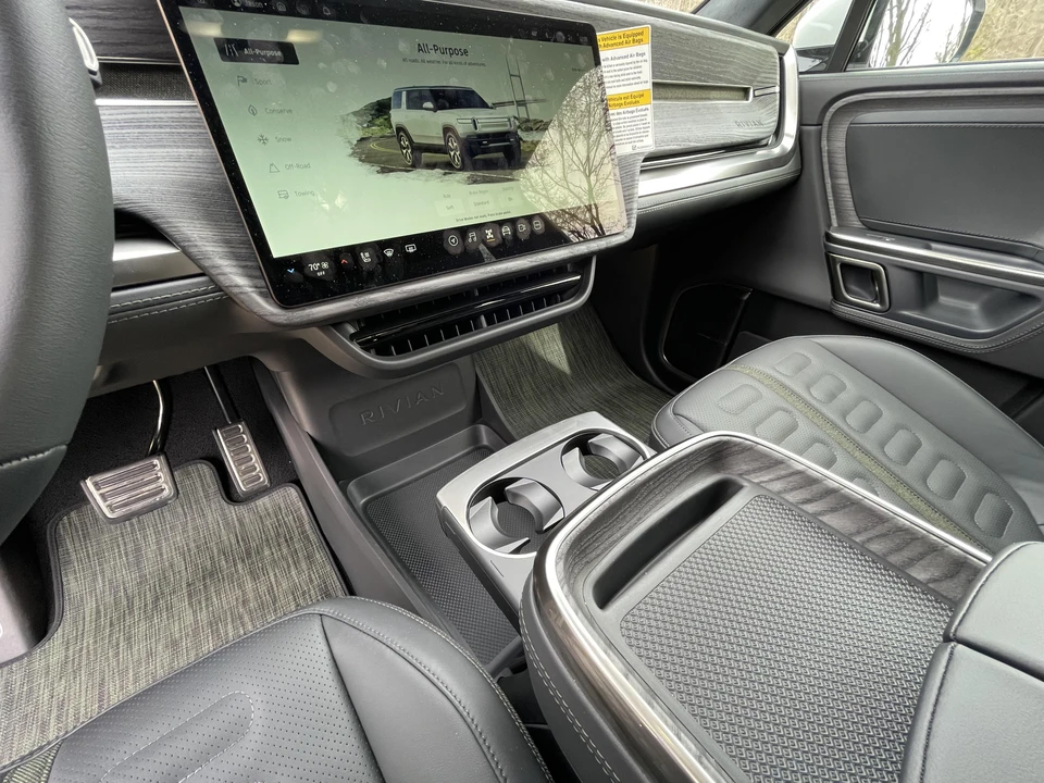 2023 Rivian R1S - Image 31 of 31