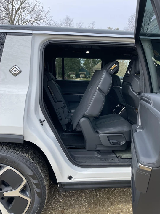 2023 Rivian R1S - Image 27 of 31