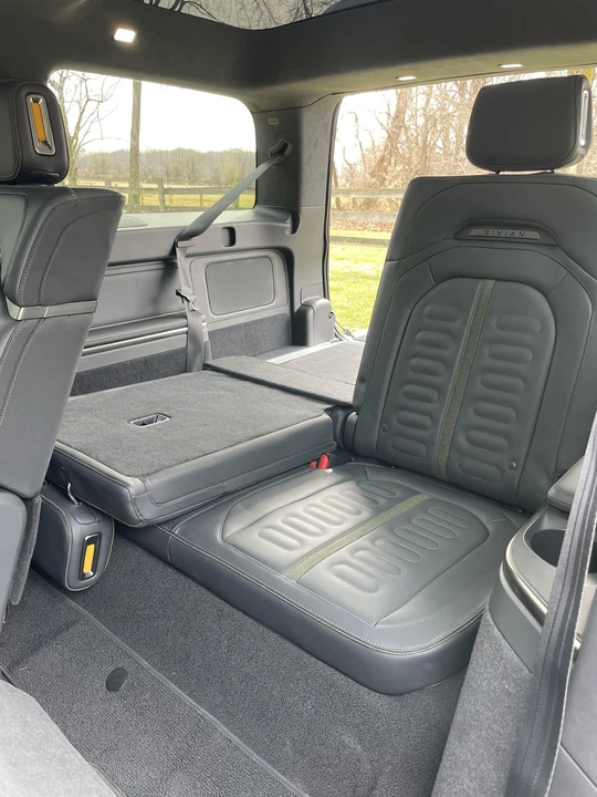 2023 Rivian R1S - Image 29 of 31