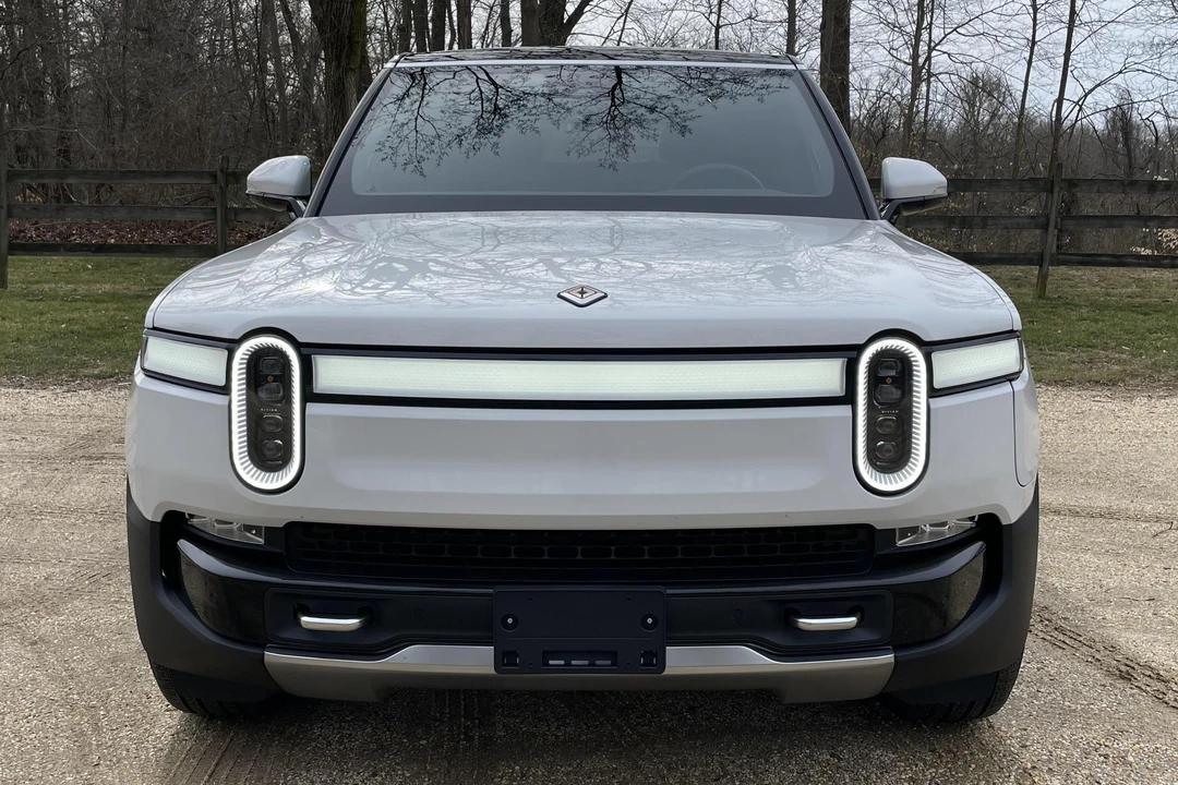 2023 Rivian R1S - Image 2 of 31