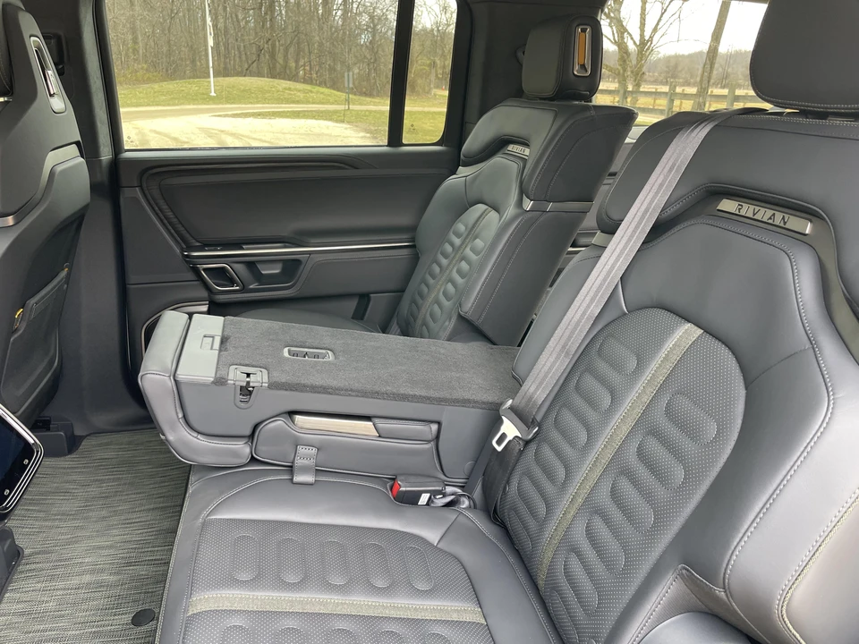 2023 Rivian R1S - Image 26 of 31