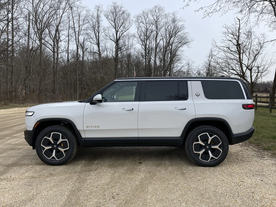 2023 Rivian R1S - Image 6 of 31